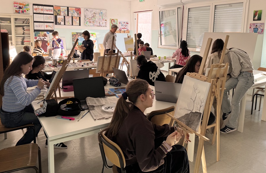 Recanati. Creatività, arte e talento: alla scuola “Patrizi” inaugurata la mostra delle opere degli studenti