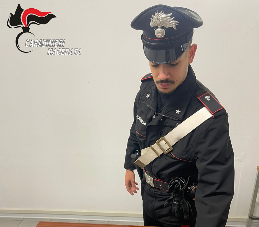 San Severino Marche: sorpreso con decine di dosi di droga in auto e a casa: arrestato dai Carabinieri un pensionato di 70 anni.