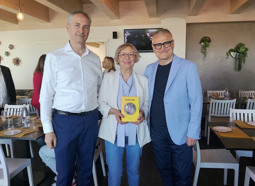 Grande successo a Recanati per l’incontro con l’autrice, Maria Rita Mazzanti, e l’editore, Simone Giaconi