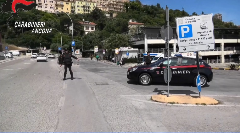 Raid nei supermercati tra Marche e Abruzzo: arrestati due giovani di Barletta