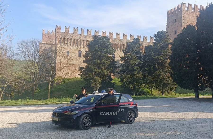Tolentino, furto di una bici e violenza domestica: due interventi dei Carabinieri