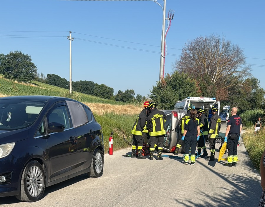 Recanati. Incidente stradale in contrada Acquara, coinvolte una Toyota Yaris e una Ford