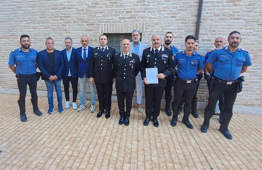 Consegna di onorificenze ai Carabinieri del Comando Compagnia di Osimo per il servizio reso alla comunità