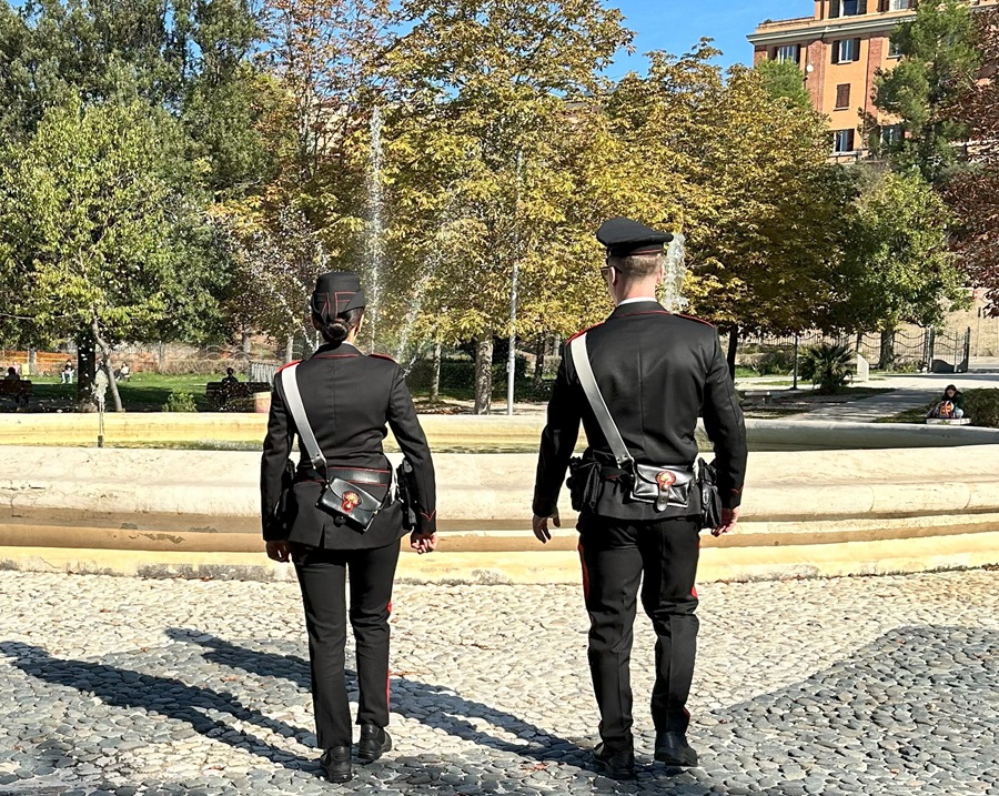 Macerata, controlli ai Giardini Diaz: 22enne sorpreso con quasi 10 grammi di hashish nel pacchetto di sigarette