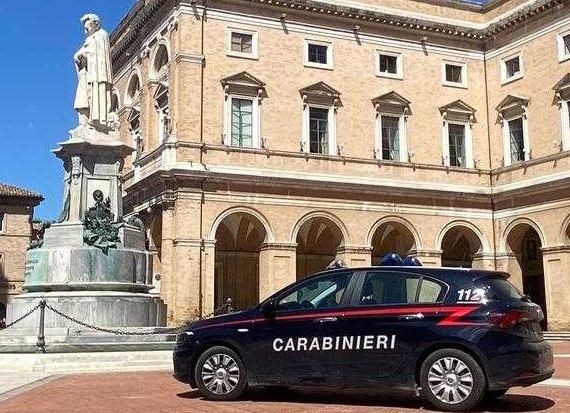 Recanati, tentata rapina a una studentessa del Campus Infinito: denunciato un 18enne di Loreto