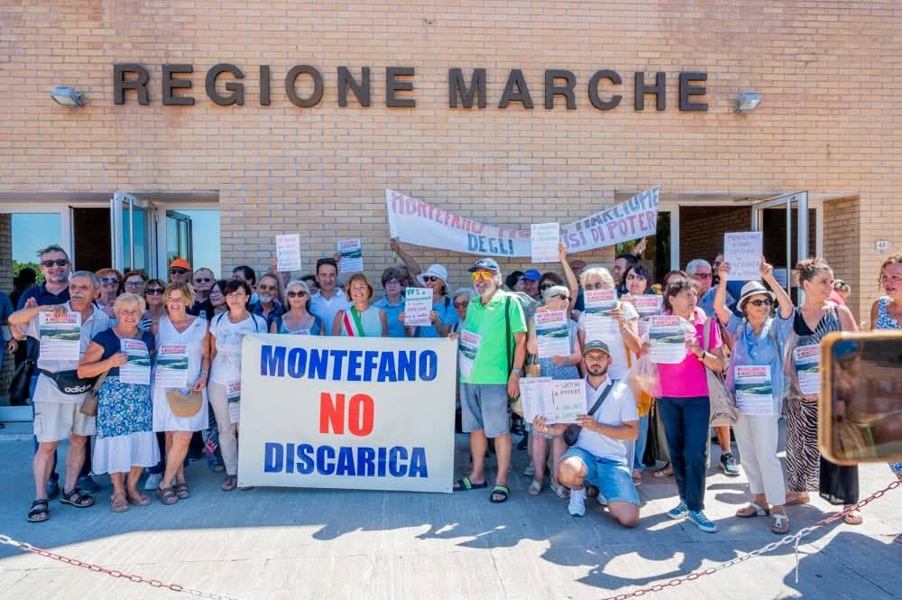 Discarica a Montefano, consegnate in Regione 4.140 firme contro i siti individuati