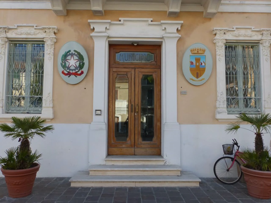 Maxi inchiesta sugli appalti pubblici a Porto Recanati: nove indagati verso il processo, udienza il 7 ottobre
