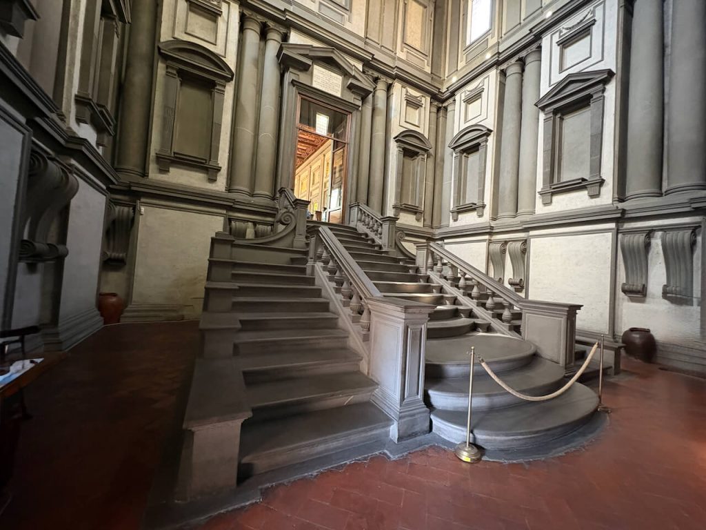 La Medicea Laurenziana: la pietra di Michelangelo, l’essenza del codice