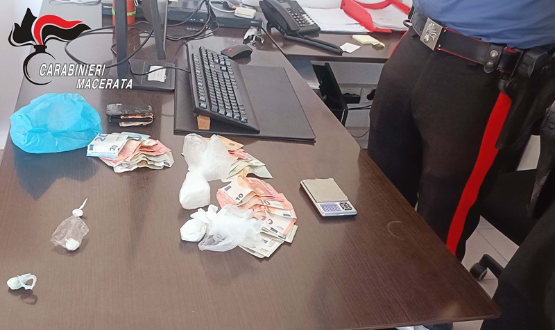 San Severino Marche: operazione antidroga dei Carabinieri. Arrestato un uomo con oltre 100 grammi di cocaina e materiale per lo spaccio