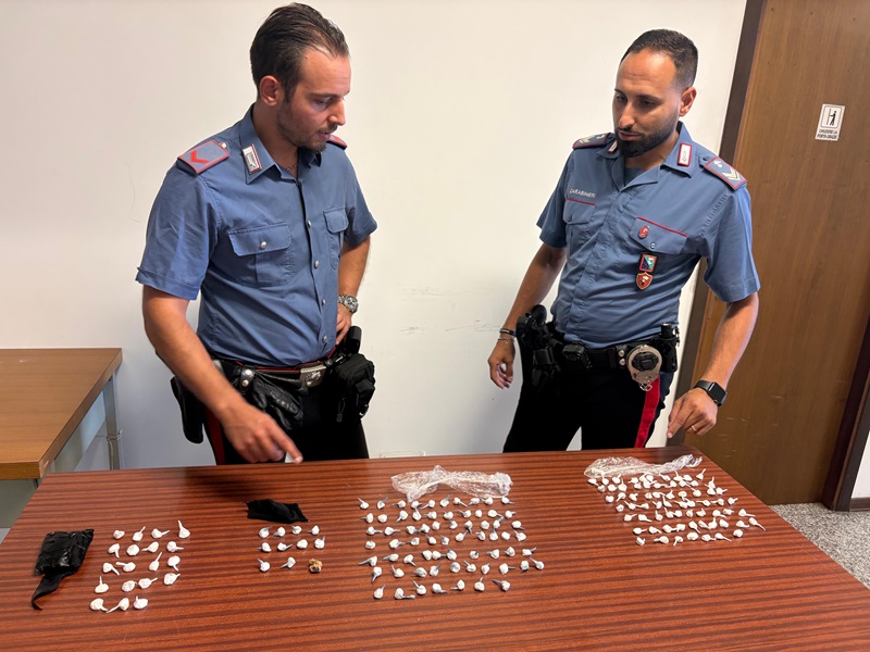 Osimo: i Carabinieri intercettano un corriere con 163 dosi di cocaina