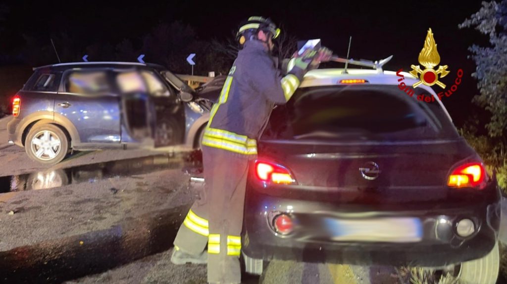 Violento frontale sulla SS78 all’Abbadia di Fiastra: feriti trasportati a Torrette