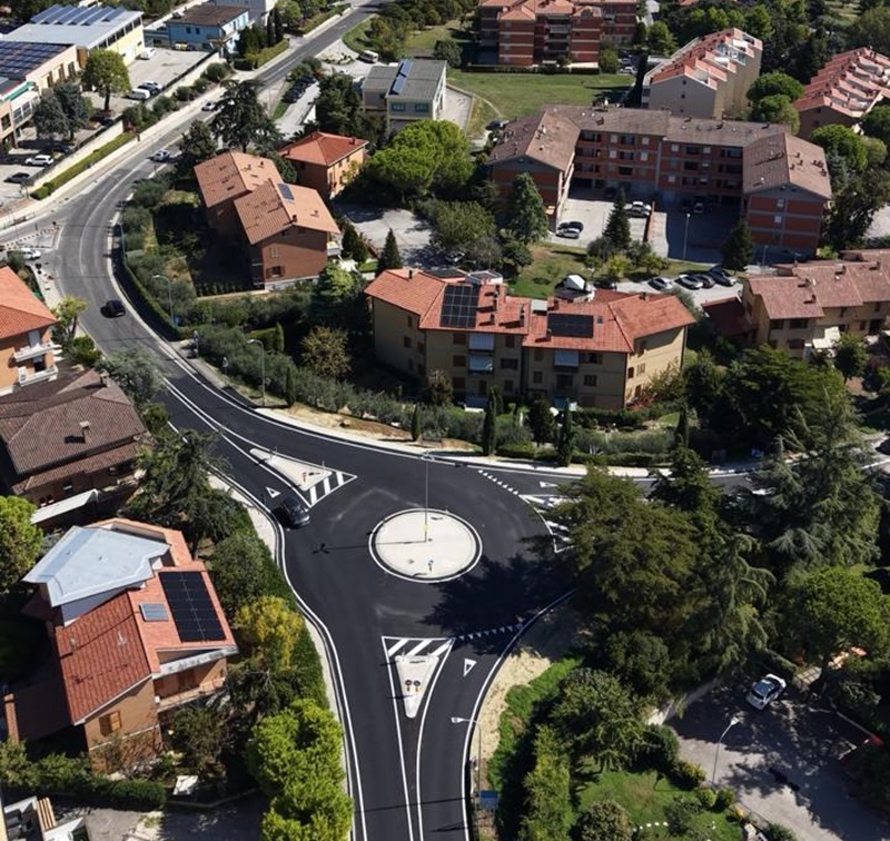 Recanati: completata in meno di tre settimane la rotatoria di via Nazario Sauro