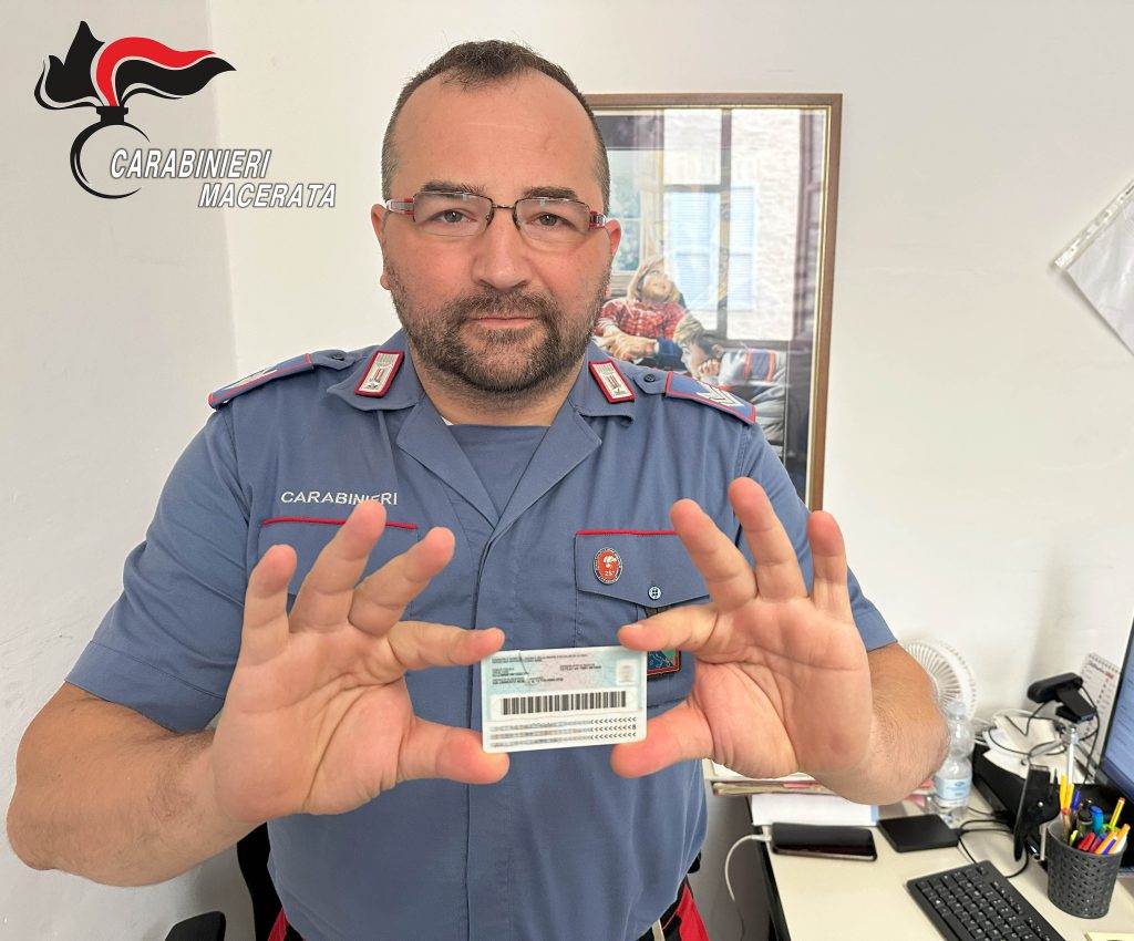 Macerata, carta d’identità senza microchip: denunciato un operaio 45enne