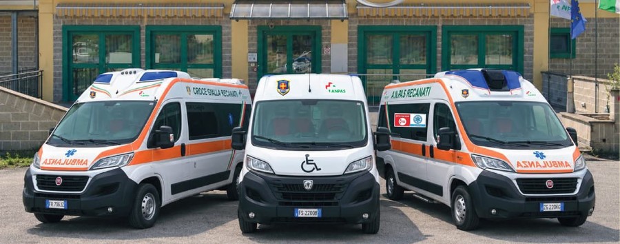 I nuovi mezzi della Croce Gialla di Recanati
