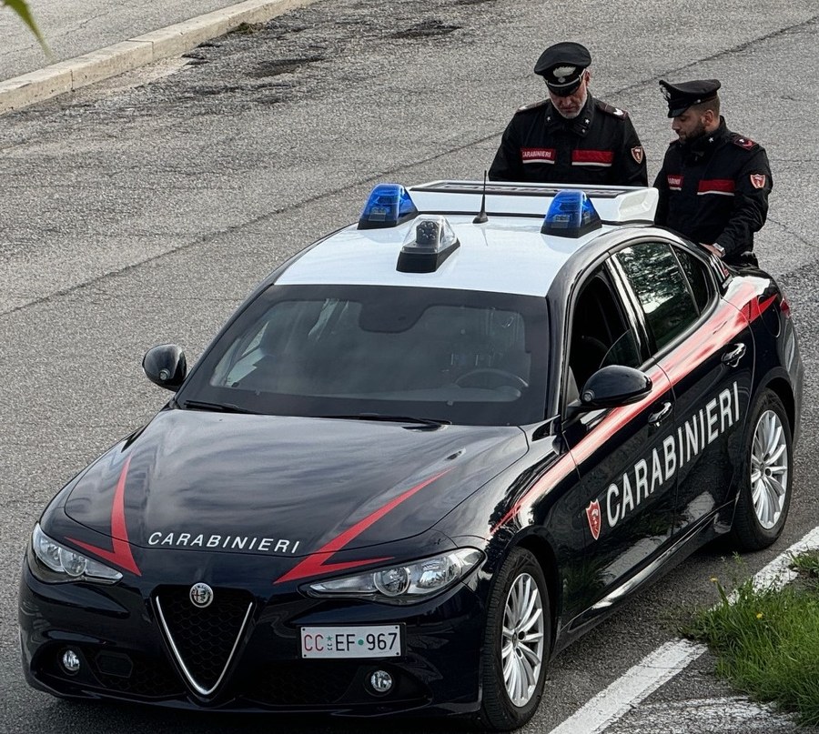 Macerata, ubriaco al volante con la patente già sospesa: denunciato un 41enne