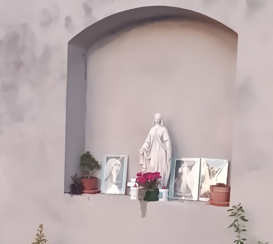Miracolo a Recanati: la Madonna ritorna nella sua nicchia