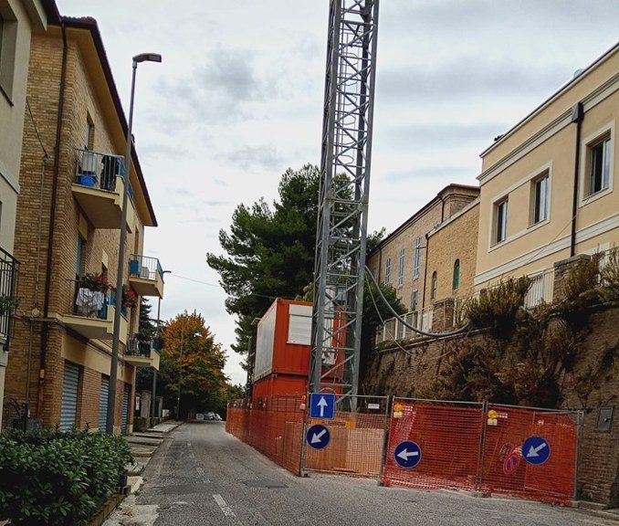 Cantiere e sosta nei pressi dell’ex ospedale di Recanati