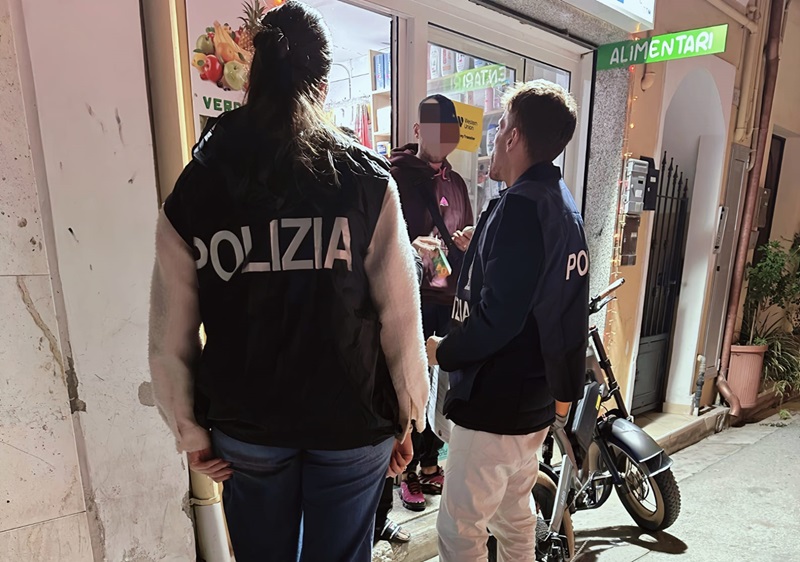 Civitanova Marche, vende ancora alcolici a minorenni: commerciante denunciato dalla Polizia di Stato