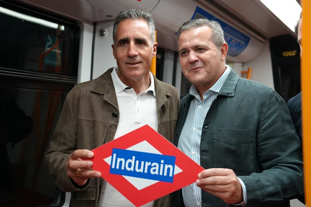 Miguel Induráin promueve el uso de la bicicleta y el transporte público en la Semana Europea de la Movilidad