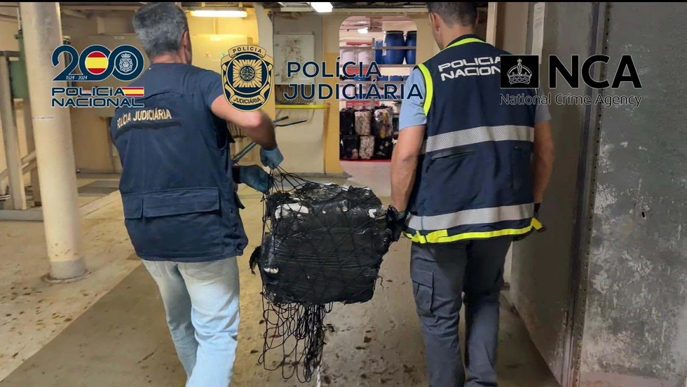 Intervienen 5 toneladas de cocaína en un portacontenedores con el método "micos"