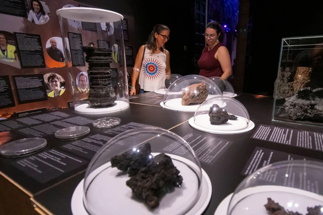 La exposición "Ceniza y lava" sobre la erupción del volcán Tajogaite llega a Sevilla