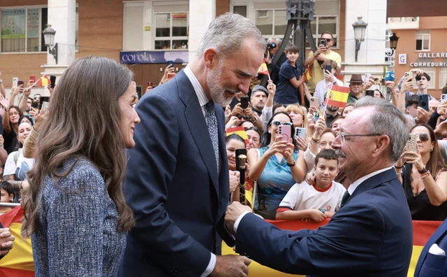 Los Reyes de España visitan Ceuta en una jornada histórica entre un baño de multitudes