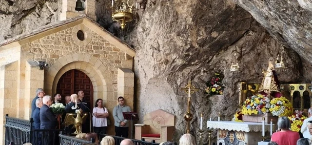 Representantes de la Orden Cívico Militar de los Reales Tercios de España participa en actos en Asturias