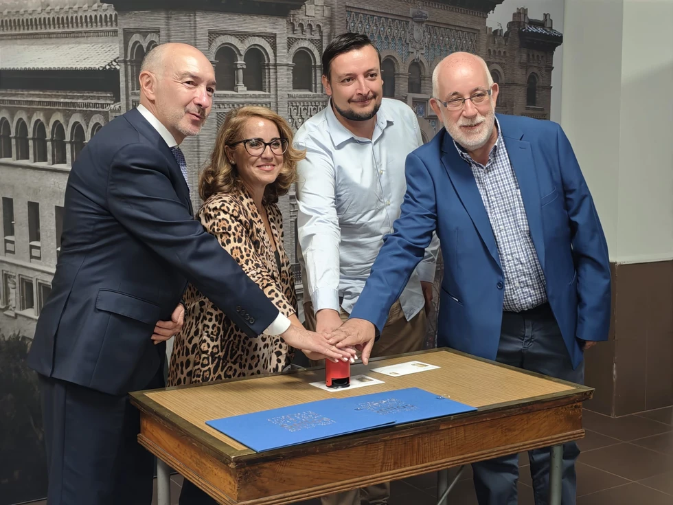 Presentación del sello conmemorativo del Centenario del Edificio Principal de Zaragoza