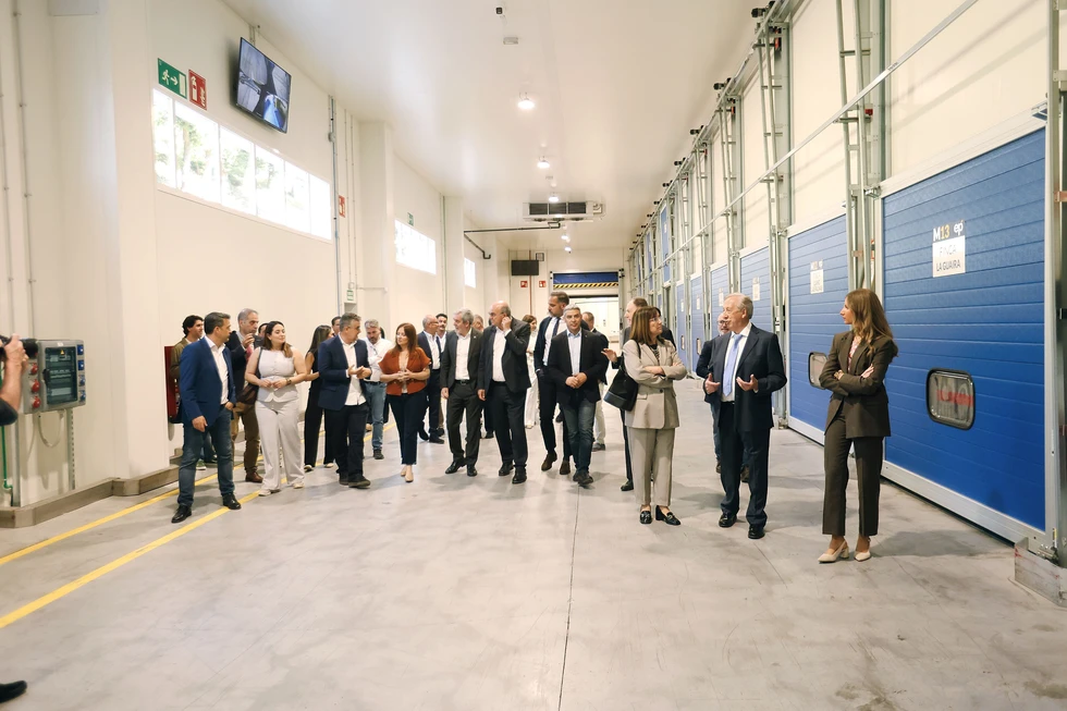 Acto oficial de inauguración del nuevo centro de maduración de Plátanos de Canarias en País Vasco  / TVi