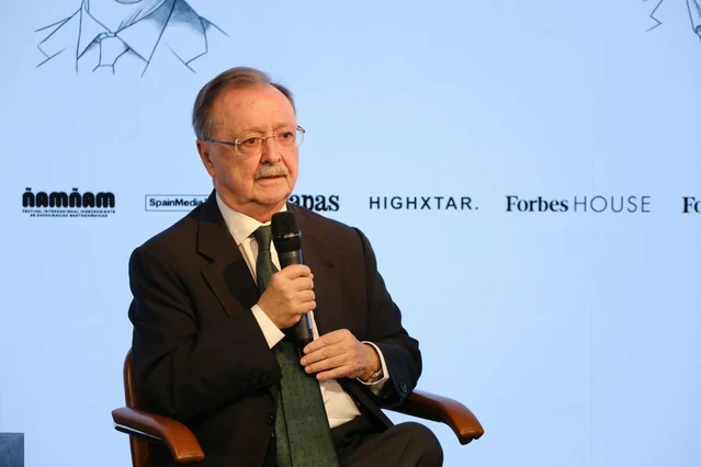 El presidente Juan Jesús Vivas destaca la resistencia de la sociedad ceutí y de sus empresarios en el Club Forbes