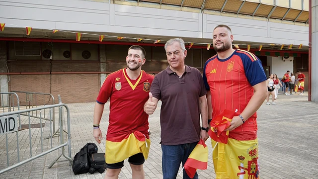 Sevilla vive una jornada histórica de celebración de la final del Mundial de fútbol con 15.000 aficionados