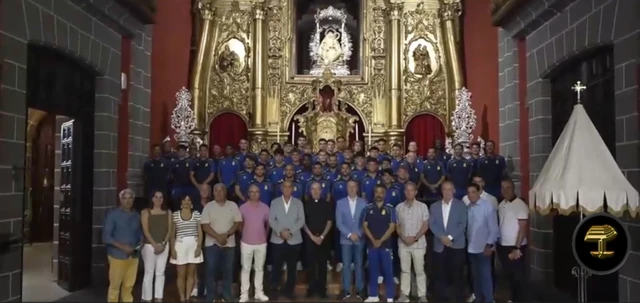 La U.D. Las Palmas renueva su ofrenda a la Virgen del Pino