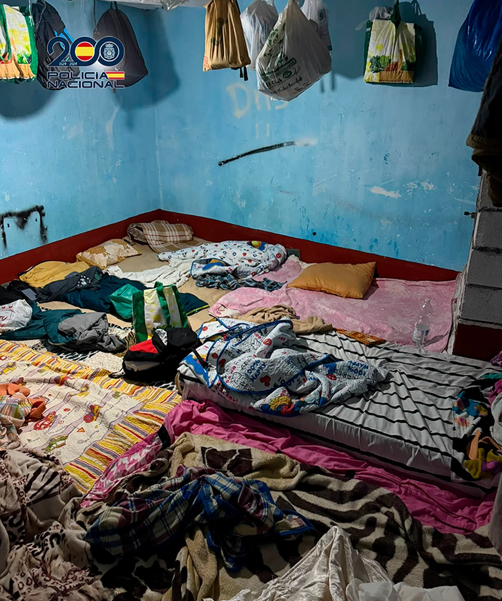 La Policía Nacional localiza a 74 inmigrantes en situación irregular en un inmueble de Ceuta