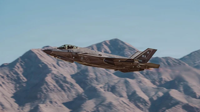 EE.UU. concentra su mayor poder aéreo en Oriente Medio desde la invasión de Irak