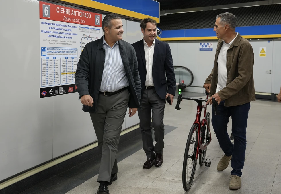 Miguel Induráin y la Comunidad de Madrid promueven el uso de la bicicleta y el transporte público