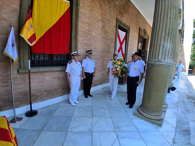 Sevilla rinde tributo a los marinos españoles de la campaña de Cuba