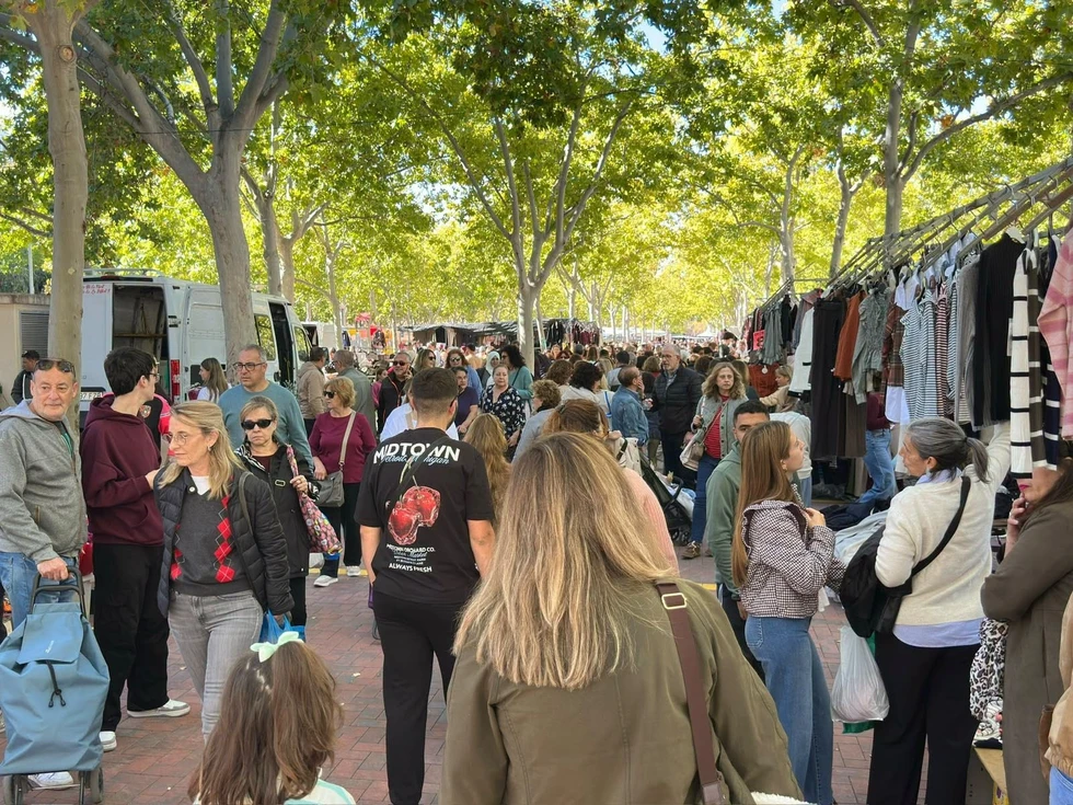 El mercadillo de "Los Invasores" de Albacete recibe gran afluencia de público
