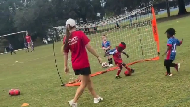 Llaman a la Policía por un niño de tres años por ser demasiado bueno en el fútbol