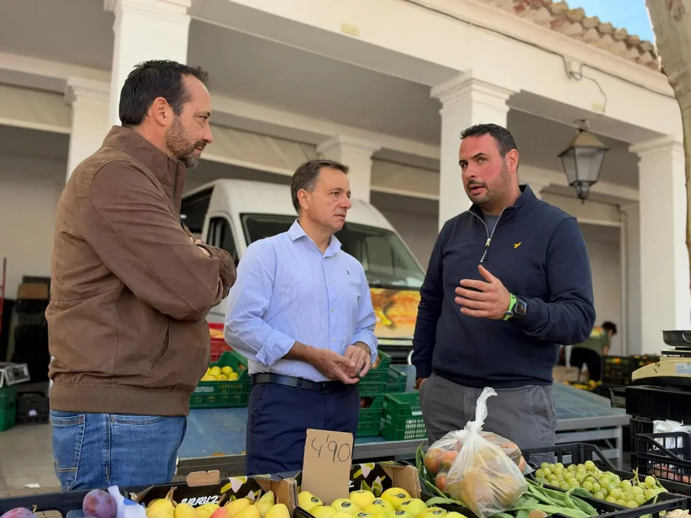 El mercadillo de "Los Invasores" de Albacete recibe gran afluencia de público
