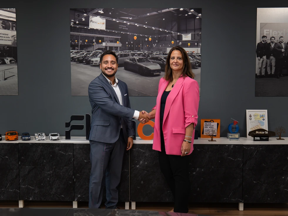Cajamar ofrece productos y servicios financieros a los profesionales de Grupo Flexicar