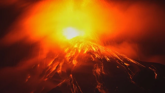 El volcán más activo de Centroamérica entra en fase explosiva crítica y provoca masivas evacuaciones