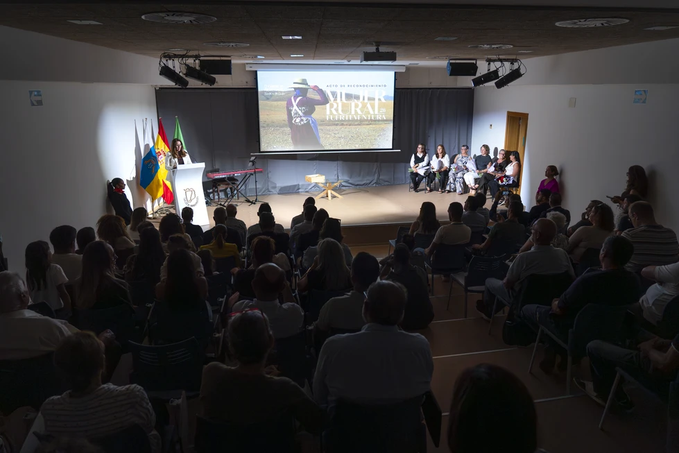 El Cabildo de Fuerteventura rinde homenaje a la mujer rural en un acto en Betancuria / TVi