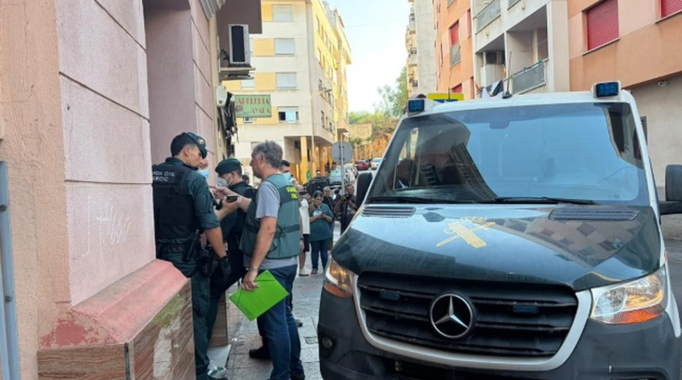 La Guardia Civil desmantela un piso que acogía a 25 inmigrantes irregulares en Ceuta