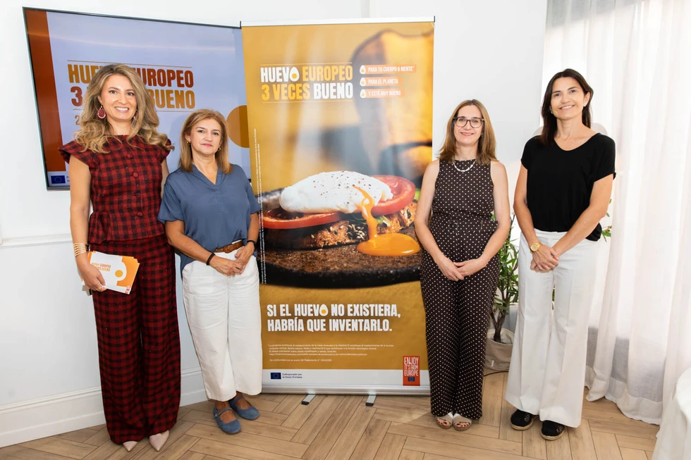 Teresa Arnandis, divulgadora científica; Ana Mª López Sobaler, Catedrática de Nutrición y Bromatología (UCM); Luz Santos, directora de INPROVO; y Ester Muñoz, presidenta de INPROVO
