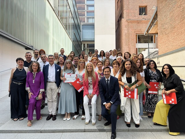 Insignias de Plata para los empleados públicos con 30 años de servicio en la Comunidad de Madrid