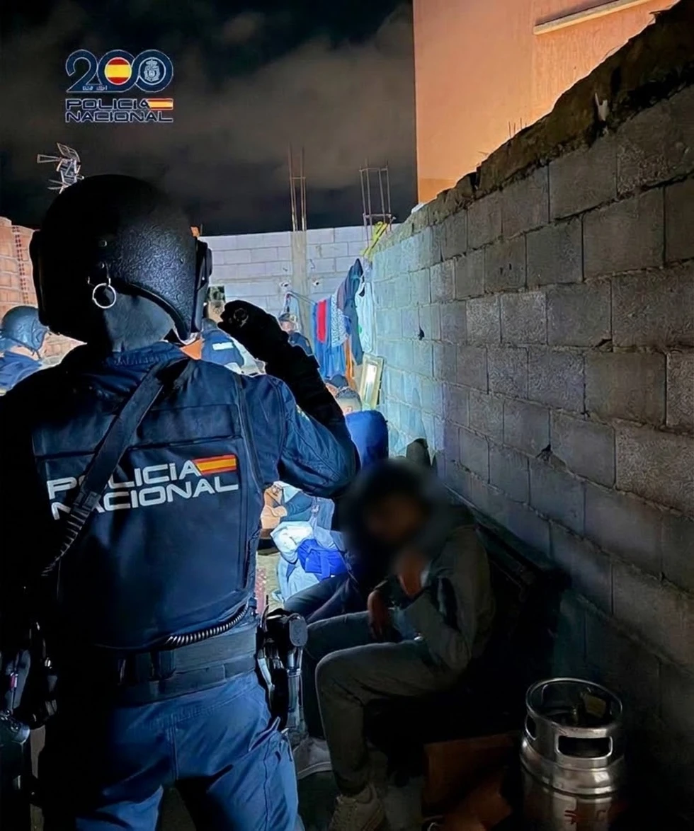 La Policía Nacional localiza a 74 inmigrantes en situación irregular en un inmueble de Ceuta
