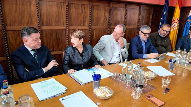 Reunión de Óscar Hernández y Teodoro Sosa sobre la problemática de la vivienda en Canarias