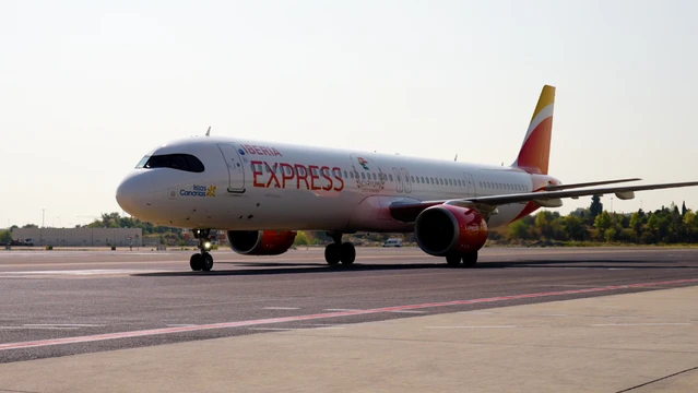 Iberia Express programa 1.500 plazas adicionales por la visita del Papa