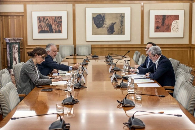 Fernando Clavijo: "El crucero MV Hondius no atracará en Canarias, solo fondeará y la evacuación será con una lancha"