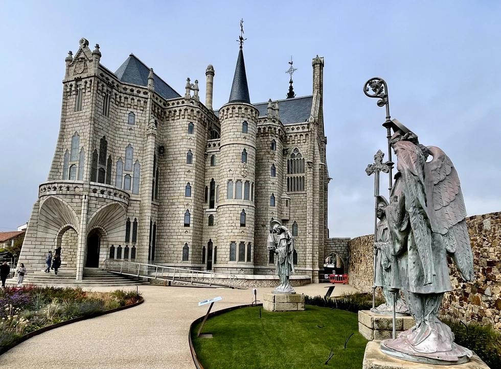 Presentación del “año Gaudí” en León